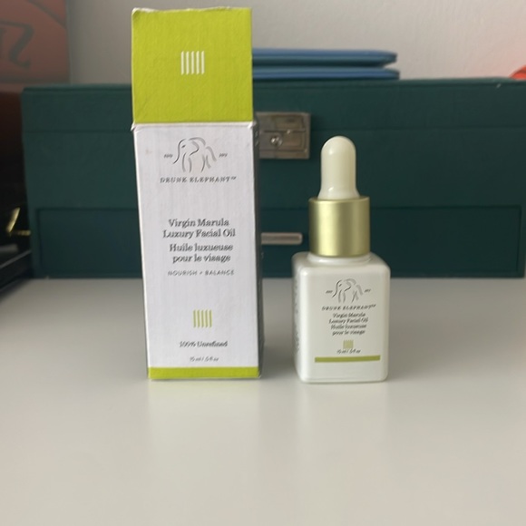 Junk elephant, luxury facial oil not used Still in a box - Picture 2 of 5
